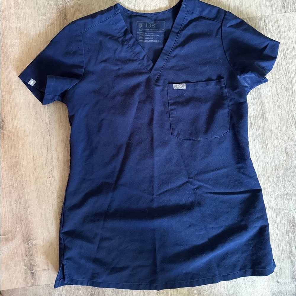 Figs one pocket catarina scrub top navy